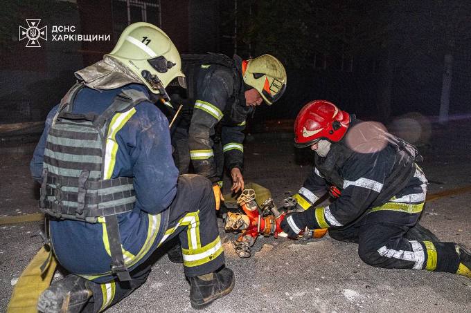 Ворожий БпЛА влучив по офісній будівлі у Харкові